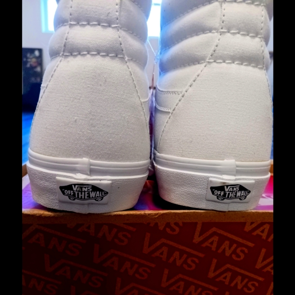 VANS - Picture 4 of 7